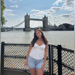 Meet your Posher, Claire